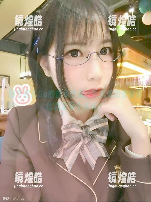 这个逐月Su的居家作品，难道她的窗帘要比我家那个高级？