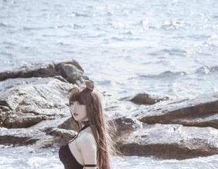 在阿薰kaOri的万圣节高清写真中，感受那份微妙的怪异与甜蜜！
