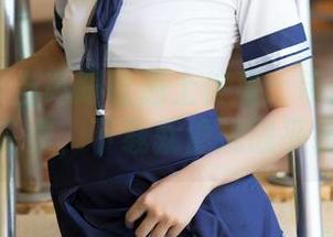 青豆客 - 当高跟鞋遇上佟蔓：带你走进她的作品集，下载就像挑战平衡感！