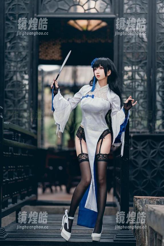 作品透过护士形象，鬼畜瑶在不在w的写真让人心跳加速