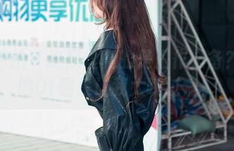 魔镜街拍 - 这黑丝真的是工作必备？婷婷的OL图集让我大呼过瘾！